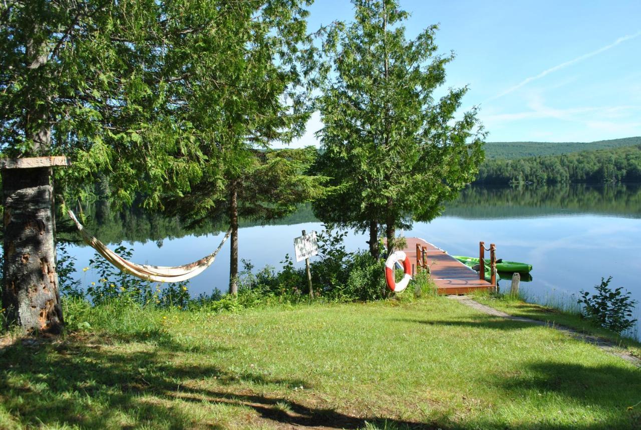 Motel Ours Bleu Lac-Saguay Exterior foto